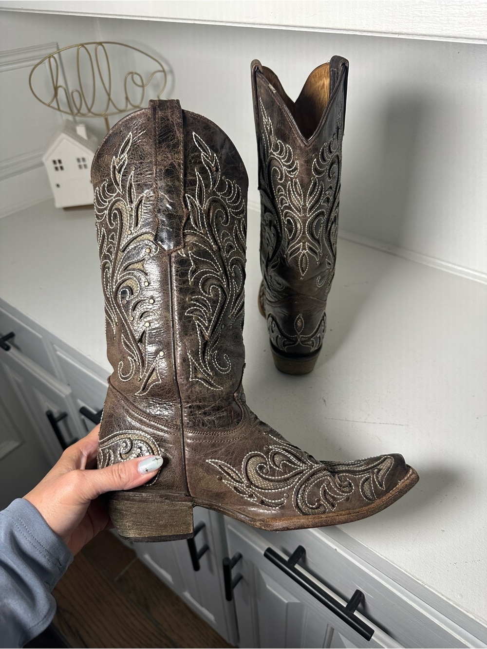 **SOLD**Corral Style Women’s 7.5 Brown Embroidered Cowboy Boots Distressed - Picture 7 of 9